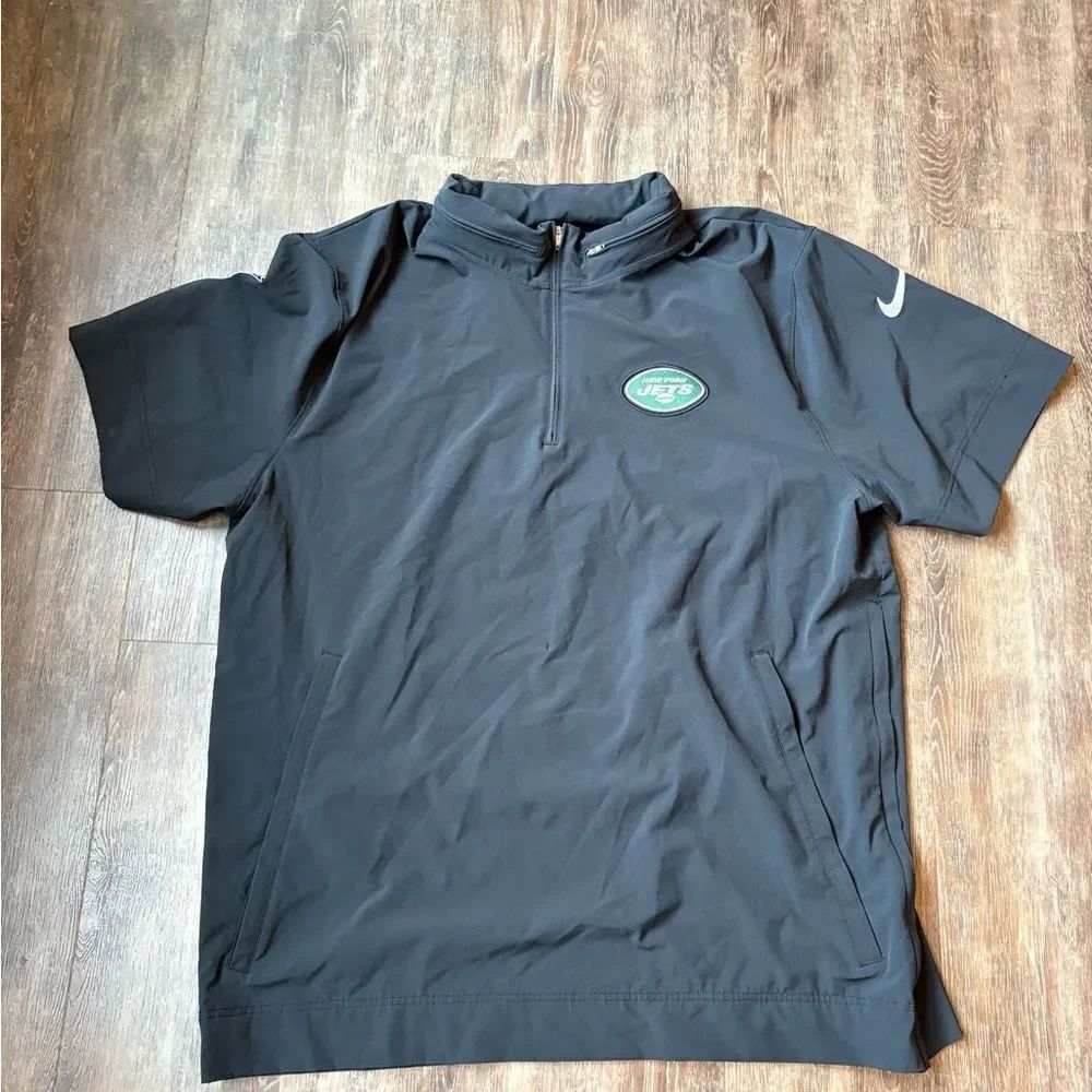 NIKE DRI-FIT NEW YORK JETS NFL ONFIELD Men BLACK STAY COOL SS RAIN JACKET